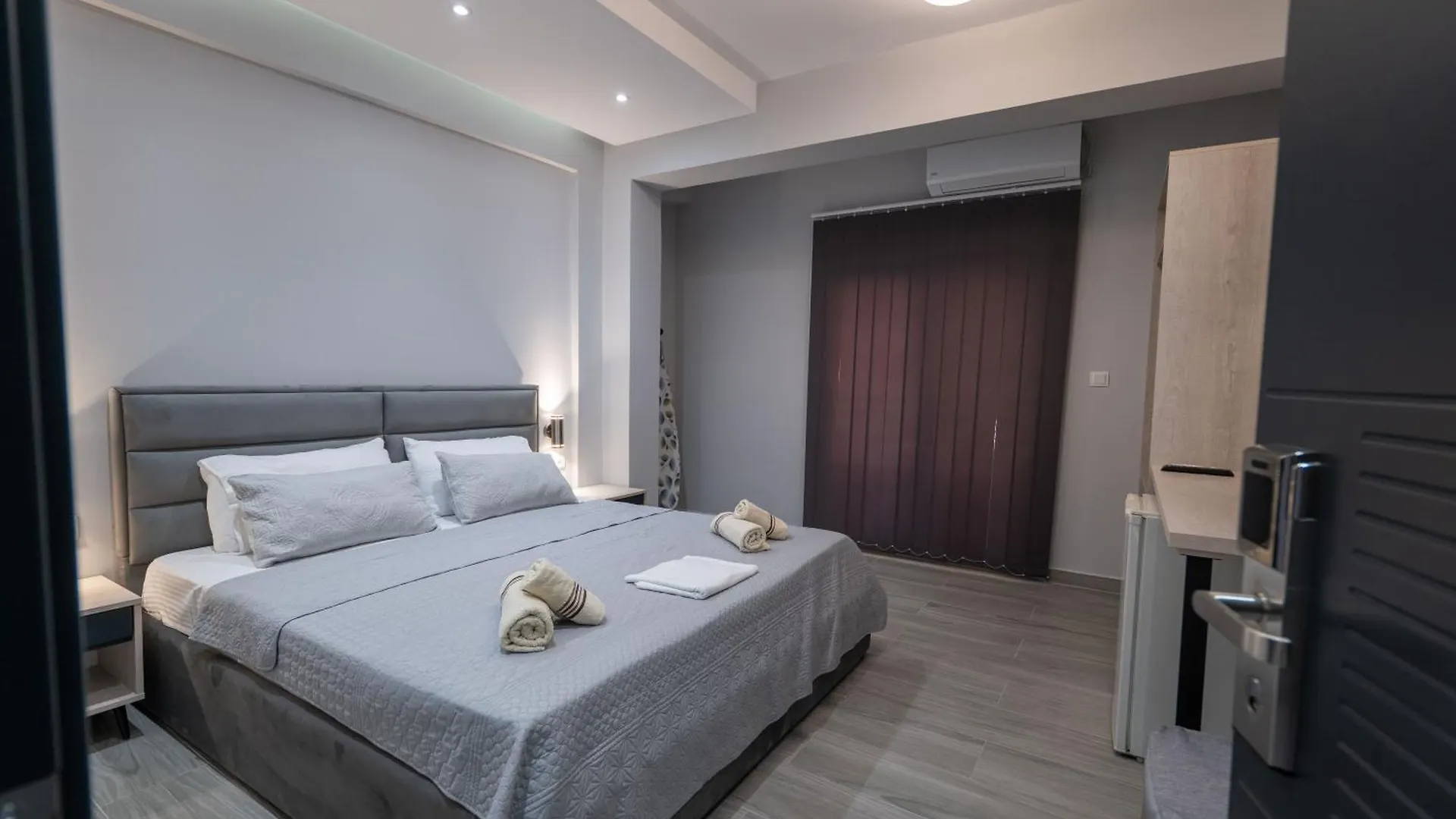 Hotel Porti contacts